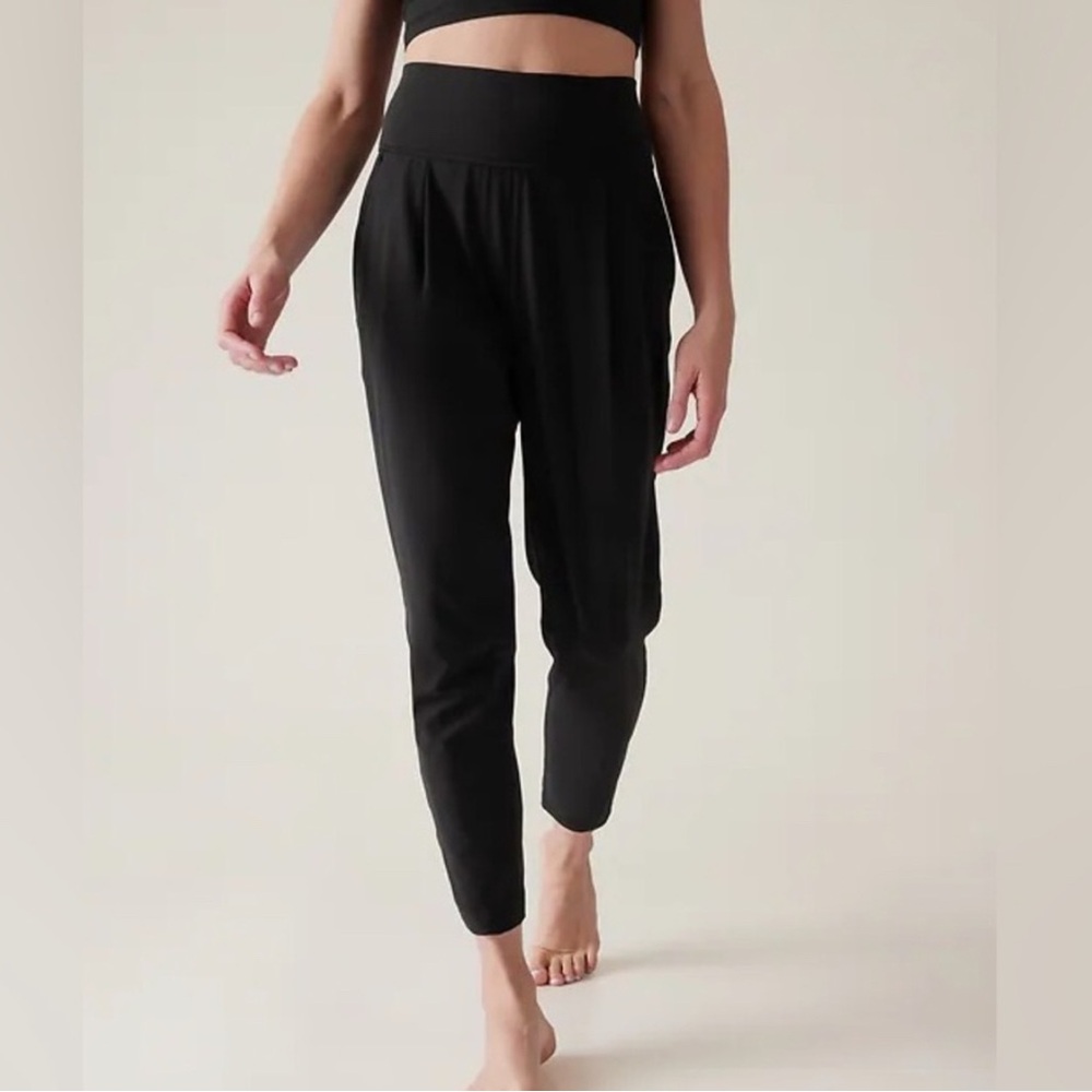 Athleta Elation Pant black size Medium relaxed fit high-rise